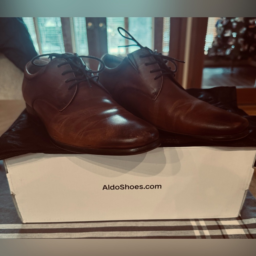 Men’s size 7 Aldo dress shoes, very good condition, comes with shoe dust bags